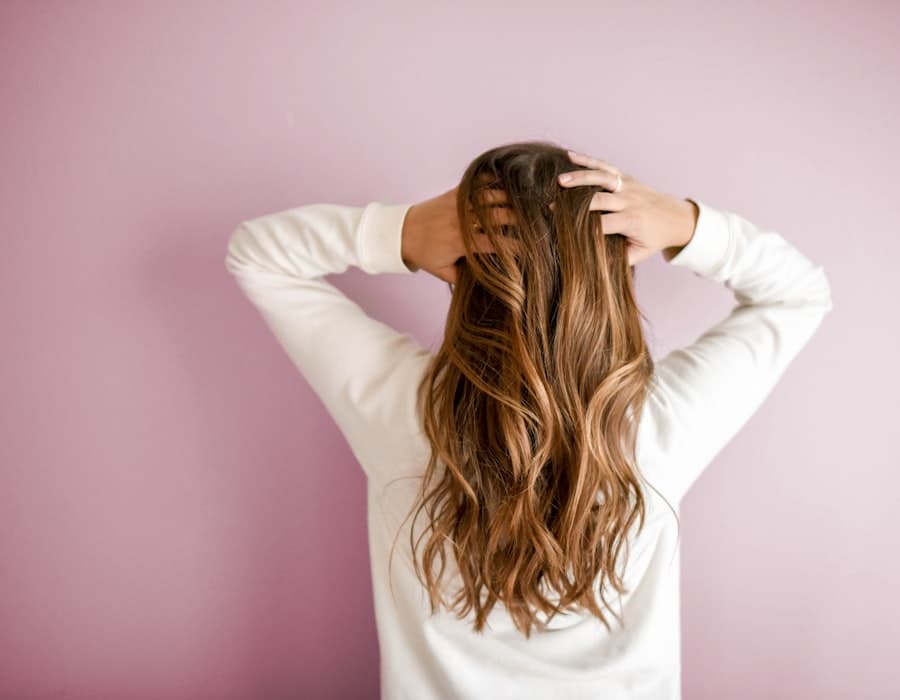 Cliente reservando cita de belleza